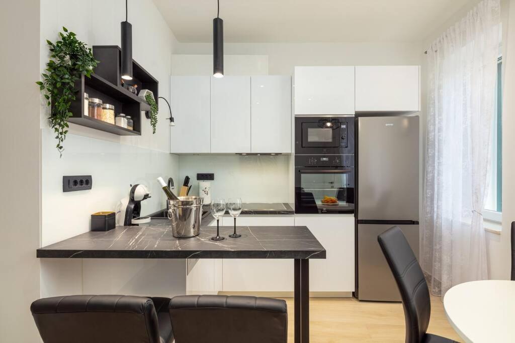 Apartman Drago 4* - 2 Minutes From The Town Centre Split Exteriör bild